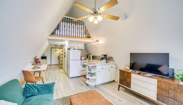 Cozy Cabin w/Fire Pit: Walk to Lake Taneycomo! in Rockaway Beach