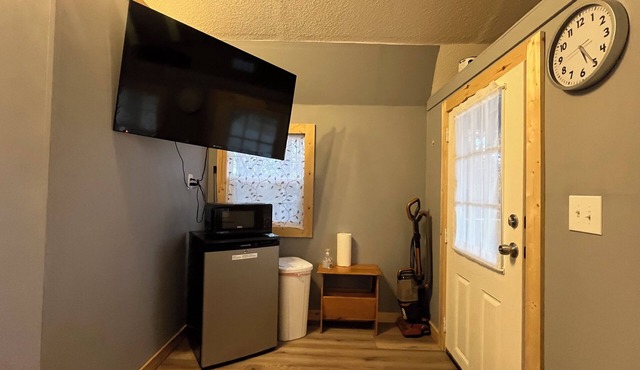 Cozy cabin with 1 bed, Heat/AC in charming Granite Falls