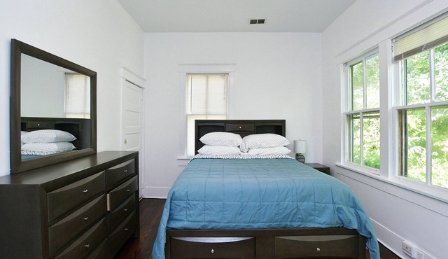 Cozy, convenient, freshly renovated bungalow