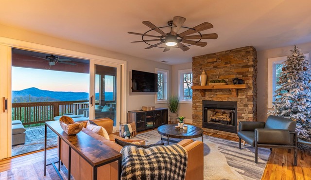 Cozy Cub at Echota! Year Long Mountain Views, Access to Echota amenities