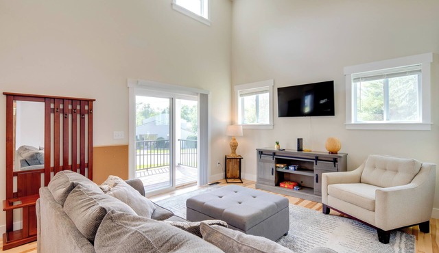Cozy Hendersonville Home .05 Mi to Acusta Trail in Hendersonville