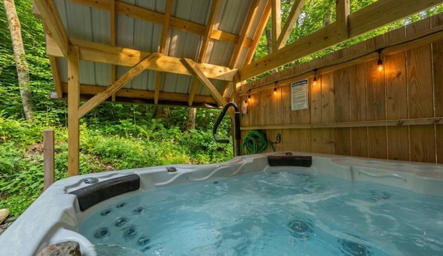 Cozy log cabin just minutes from Sugar Mountain. Warm wood interiors, a covered hot tub perfect for winter nights, and easy access to Banner Elk and Beech Mountain. A welcoming retreat for relaxing, reconnecting, and enjoying the mountains year round