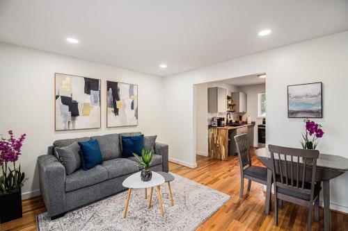 Cozy Luxe 2BR Apartment in Birmingham