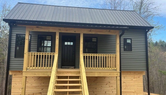 Cozy Pine 1-bedroom cabin in gorgeous Old Fort with AC