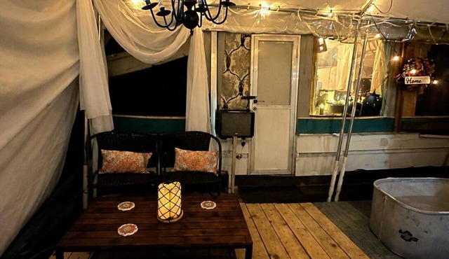 Cozy Private Glamping Camper Minutes from Saint Francis University in Loretto
