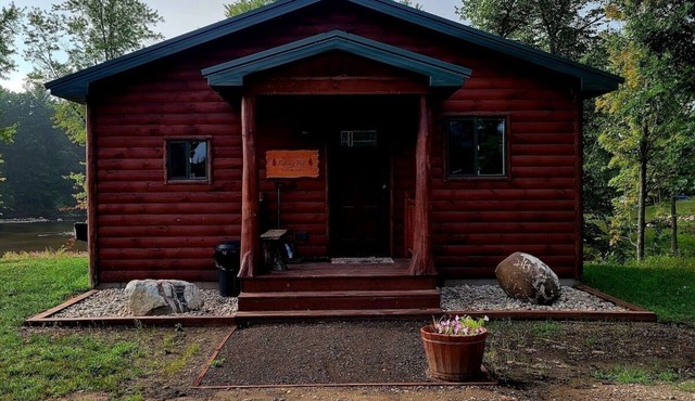 Cozy Riverfront Fish Cabin in Paris