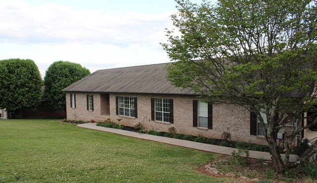 Cozy Scenic 1-Acre Escape w/Beautiful Porch Views