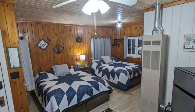 Cozy Studio Cabin #5 Riverside Point Resort in Park Rapids