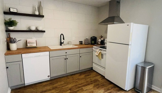 Cozy townhome just 10 mins to downtown!