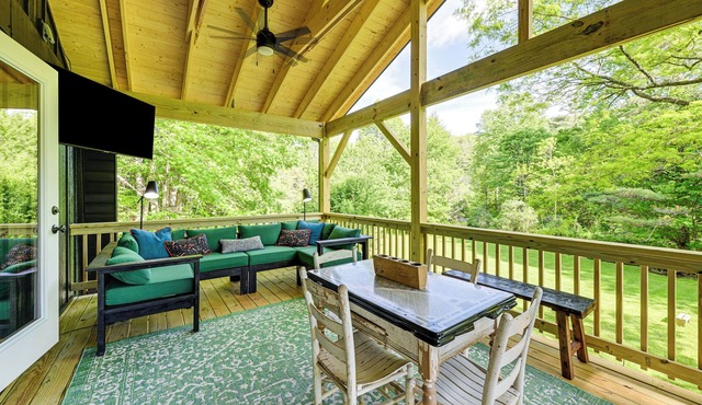 Creekside Cabin: Tubing, Trails & Highlands Charm!