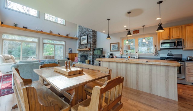Creekside Mountain Home Near Hungry Mother | King Suite in Marion