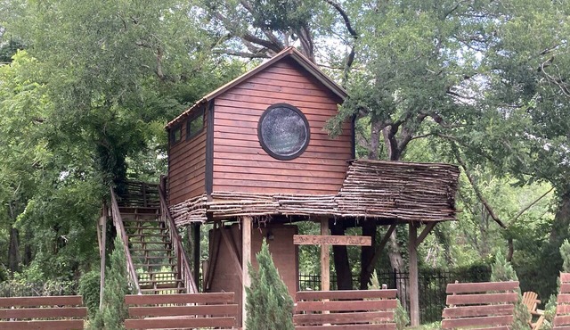 Creekside Texas Tree House Rental on Lake Conroe in Willis