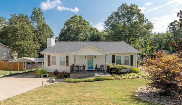 Cute 3 & 2 House with 2 decks and Game Room near Greenville, Greer, TR, Clemson