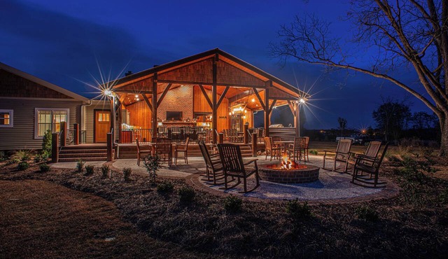 Cypress Creek Lodge - Spacious 8 bedroom 7 bathroom lodge