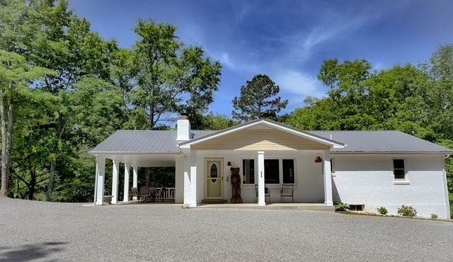 Dale Hollow Lake lakehouse