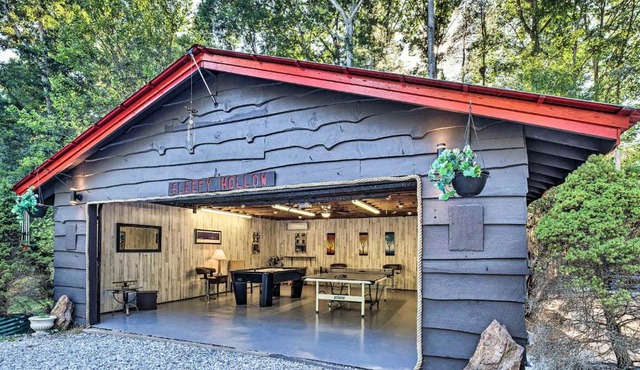 Daltuns Ranch with Hot Tub Game Room Firepit Family Friendly