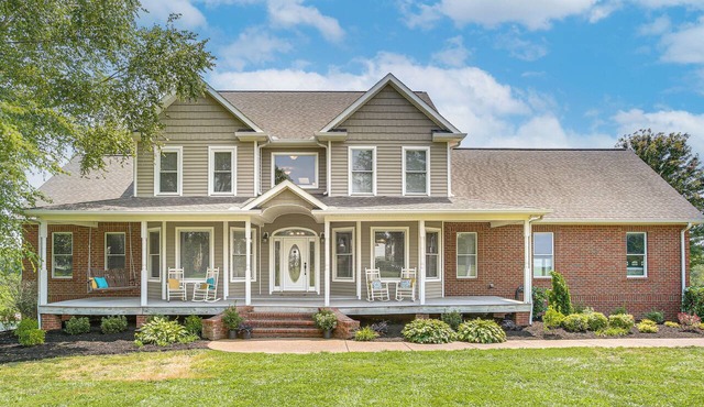 Day Trip to Nashville! Large Home on 5 Acres in Springfield