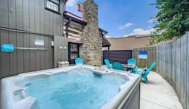 Del's Cabin: River Retreat Sleeps 8 w/Hot Tub