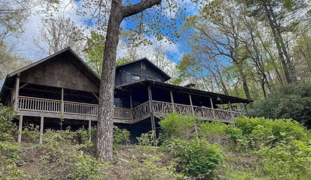 Dod-Friendly with Hot Tub & Fire Pit Overlooking Golf Course at Lake Toxaway