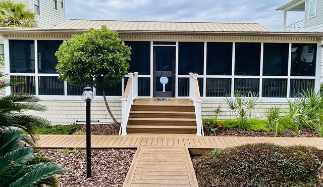 Dog-friendly Cottage! 3/30 night stays year-round! 7 Night/Monthly Discounts!