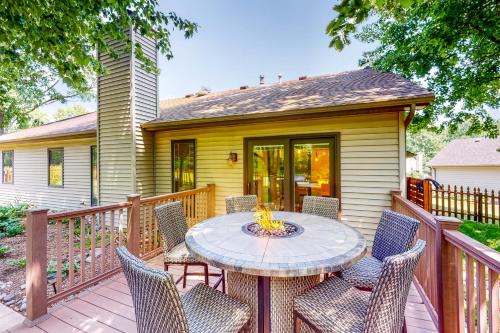 Dog-Friendly Yard! Family Retreat in Fort Wayne in Sunnybrook Acres
