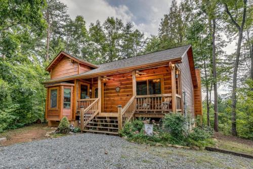 Dogwood Cabin Hot Tub Outdoor Fireplace Grill