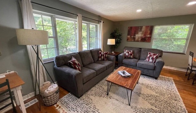 Don's North Hills · Mid-Century Rancher in Historic North Hills