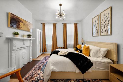 Double Living, Yard, BBQ, Massage & South Side Fun in Pittsburgh