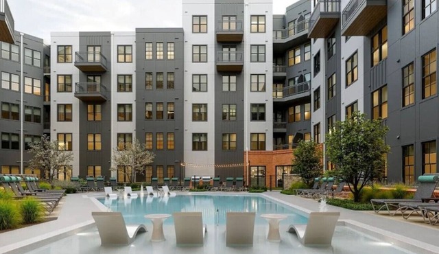 Downtown Bham. Pool. City Views. Gym. Luxury in Birmingham