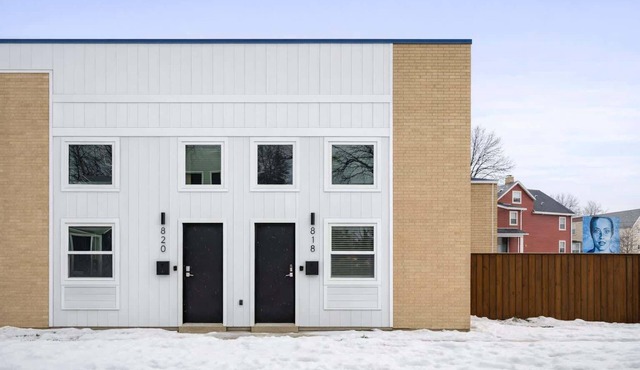 Downtown Modern Appleton Loft with Free Parking in Appleton