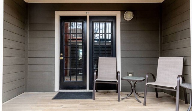 Downtown Nashville Condo - Walk to Broadway Bars + Free Parking!