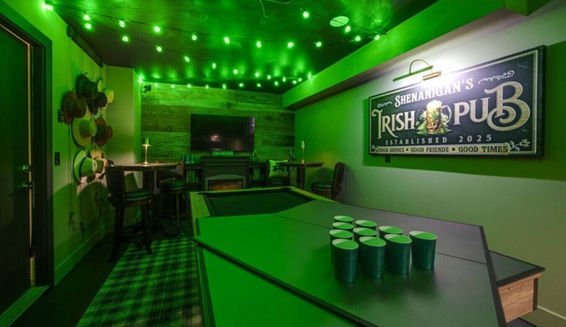 Downtown Nashville Luxury with Irish Pub Hangout