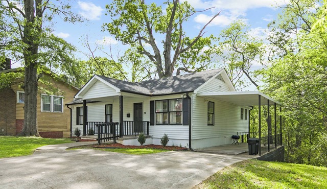 Druid Hills Retreat | Group Stay/King Bed/Parking in Birmingham