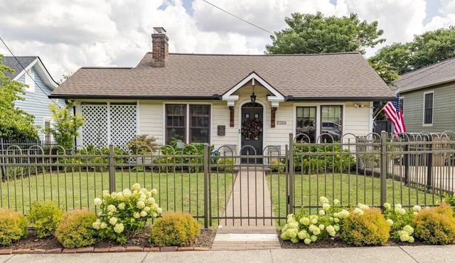 East Nashville Cottage: Hot Tub, EV, Walkable