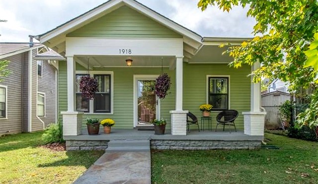East Nashville Hang: 3 BR, 1 Bath Hangout, Walkable to Restaurants, Coffee Shops