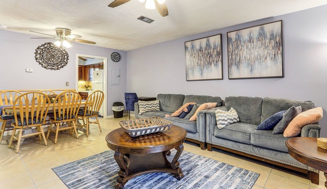Easy ATL Access: Suburban Home Base w/Patio in Decatur