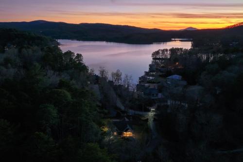 Elegant Murray Cove at Lake Burton