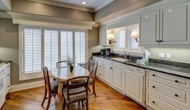 Elegant & Spacious Oceanfront 2-Bdrm Villa located in exclusive Turtle Lane Club