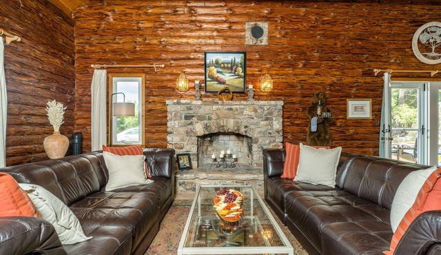 ELLIE'S LODGE COMES COMPLETE WITH ALL THE LOG CABIN GOOD VIBES!
