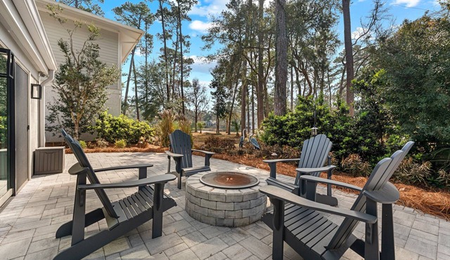 Evening Ember ~ Spa, Fire Pit, Pool Access, Pets ~ 90 Lawton Road ~ Sea Pines