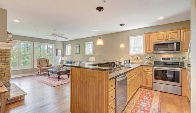 Evergreens 1222- Mountain Condo, Gated Resort, Indoor/Outdoor Pools and Hot Tub, Fitness Area, Fi.