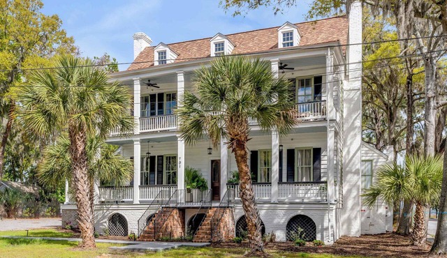 Exclusive Access to Circa 1785 Hotel w Water Views