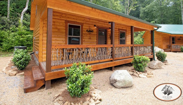 Experience rustic mountain river vibes at our beautiful modern cabin on Doe River (GREAT FISHING!) in Roan Mountain
