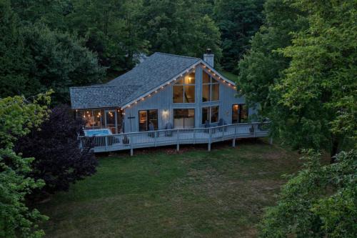 Fairway to Heaven - A-frame Retreat, HotTub, Arcade, Golf, Spa, Dogs OK
