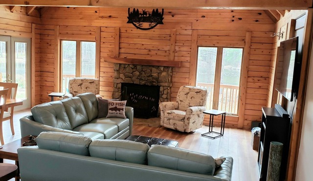 Families reconnect at Private Lakefront Log Cabin w/Hot Tub, Kayaks, Fishing! in Lillington