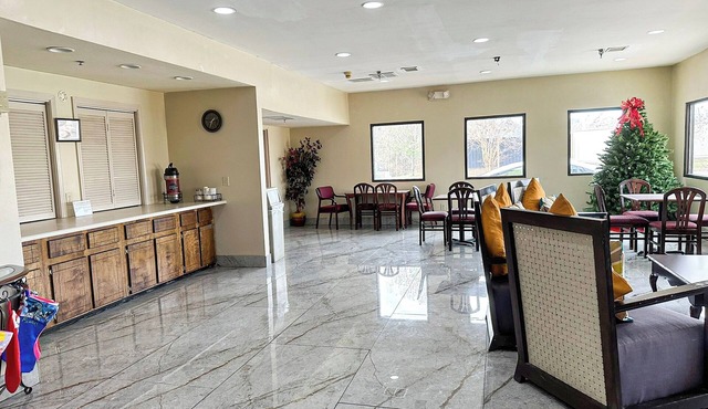 Family Double Queen Escape | Comfortable Room Near Berry College | 3 Rooms in Rome