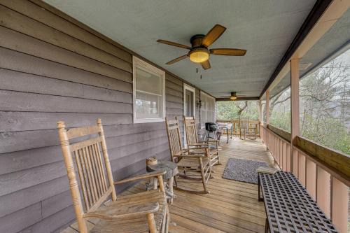 Family Lake Days! Mtn-View Cabin in Hiawassee