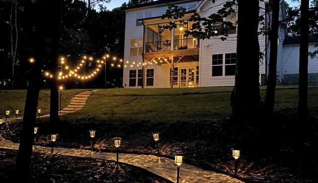 Family Lake House- Grill, Lawn Games, Dock Access!