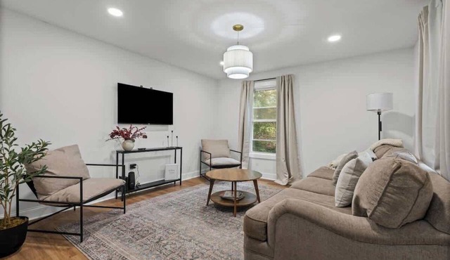 Family/Pet Friendly - Professional Design in Concord