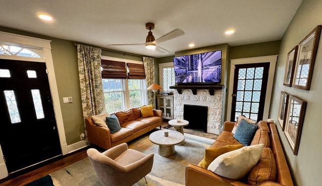 Fatherland Cottage within walking distance of popular areas in Nashville.